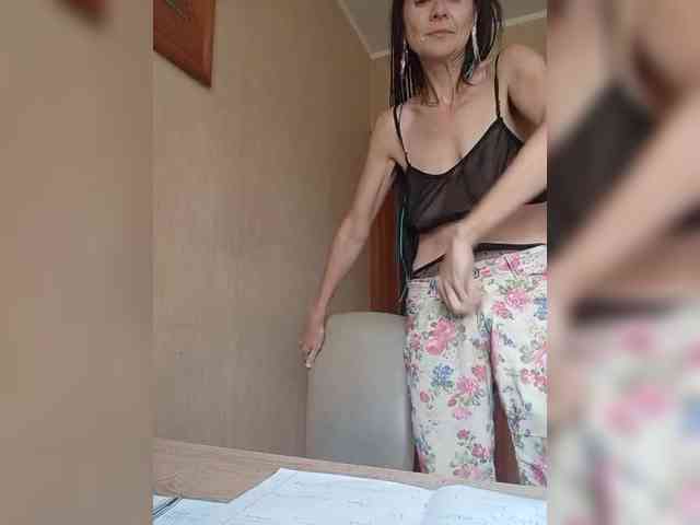 Hellenalonenochka webcam