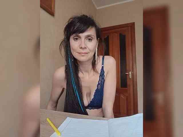 Hellenalonenochka webcam