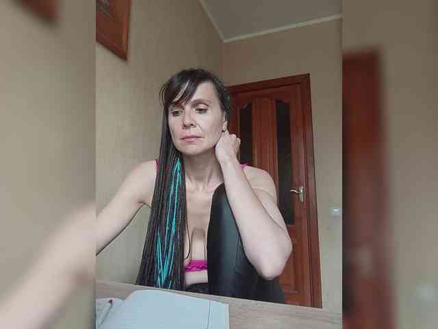 Hellenalonenochka webcam