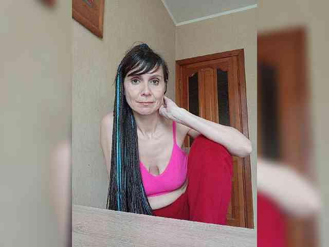 Hellenalonenochka webcam