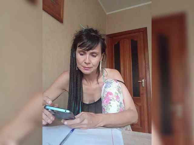 Hellenalonenochka webcam