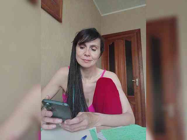 Hellenalonenochka webcam