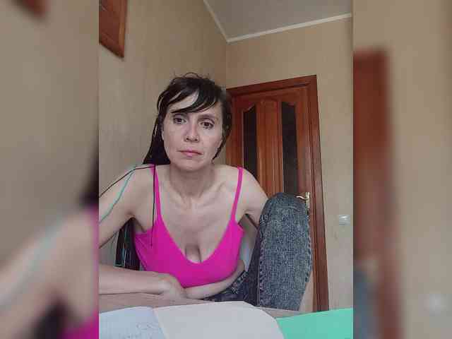 Hellenalonenochka webcam