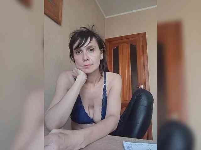 Hellenalonenochka webcam