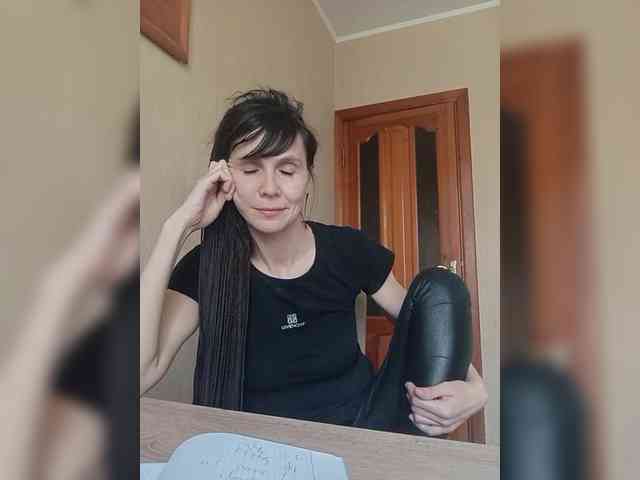 Hellenalonenochka webcam