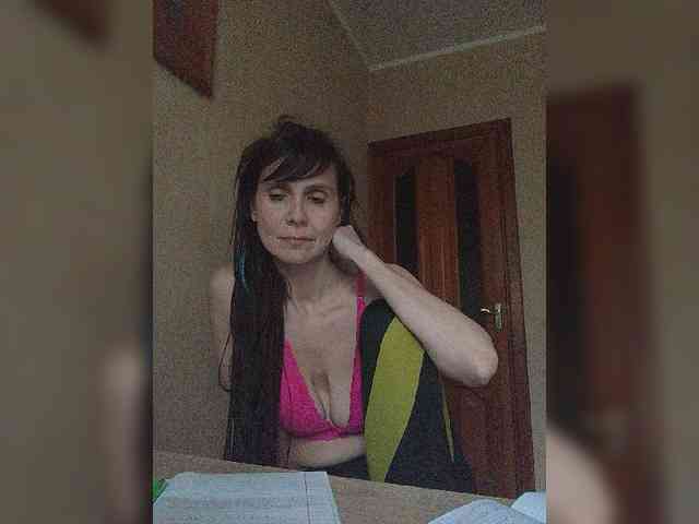Hellenalonenochk... Live Webcam on BongaCams