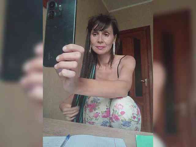 Hellenalonenochka webcam