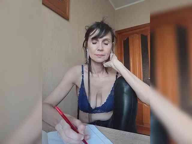 Hellenalonenochka webcam