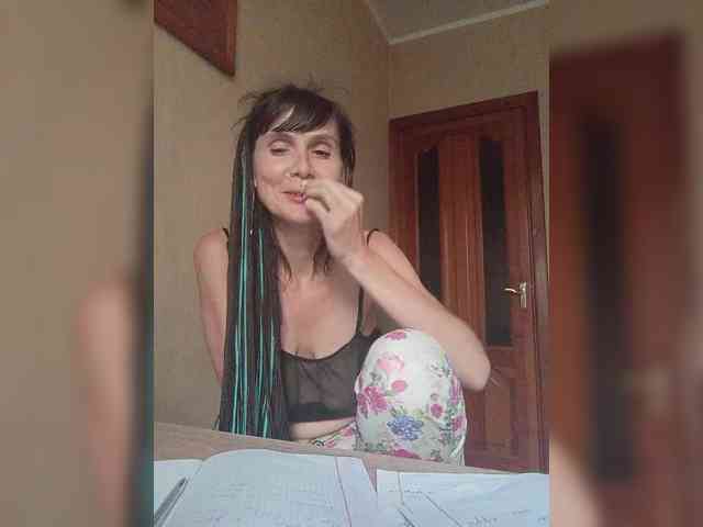 Hellenalonenochka webcam