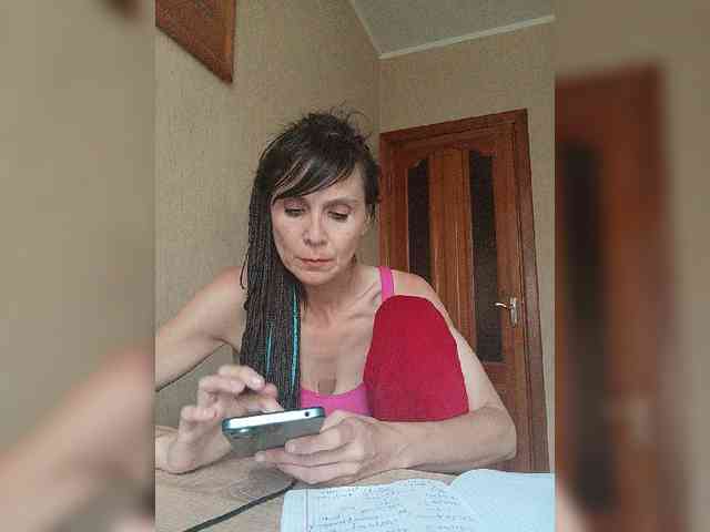 Hellenalonenochka webcam