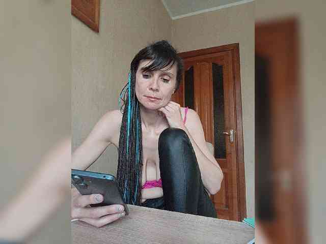 Hellenalonenochka webcam