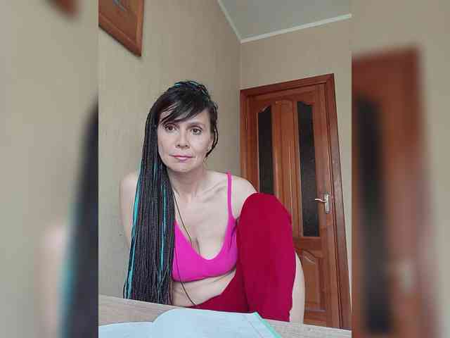 Hellenalonenochka webcam