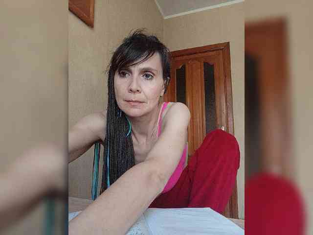 Hellenalonenochka webcam