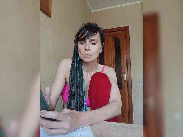 Hellenalonenochka webcam