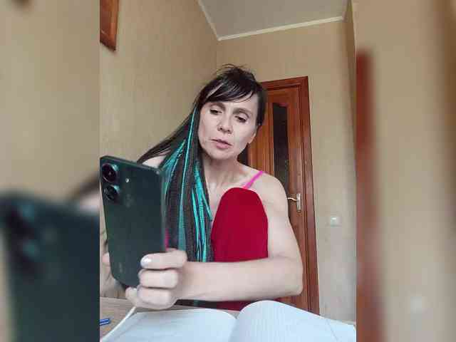 Hellenalonenochka webcam