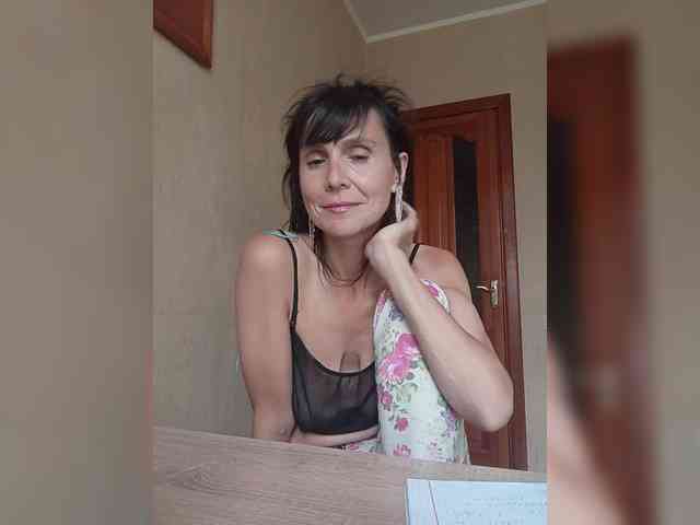 Hellenalonenochka webcam
