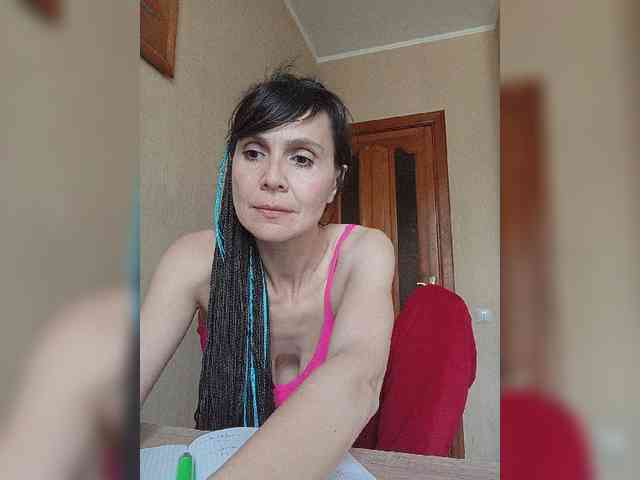 Hellenalonenochka webcam