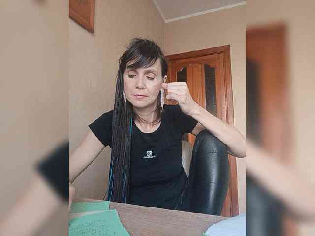 Hellenalonenochka webcam