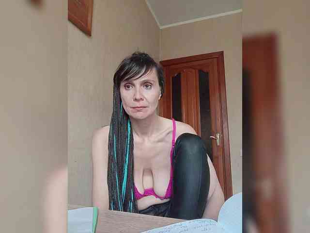 Hellenalonenochka webcam