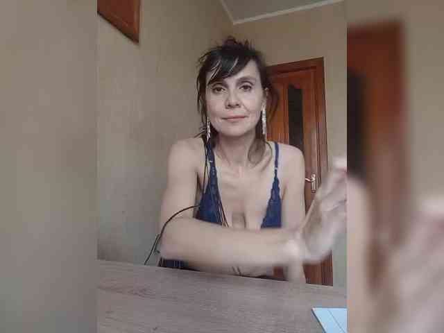 Hellenalonenochka webcam