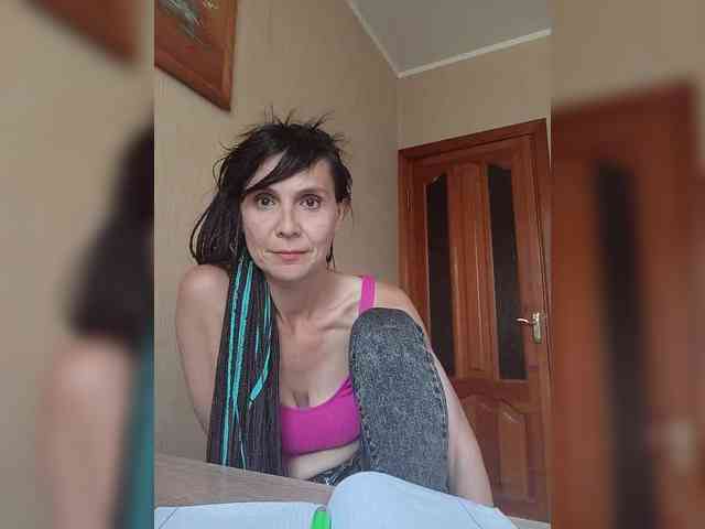 Hellenalonenochka webcam