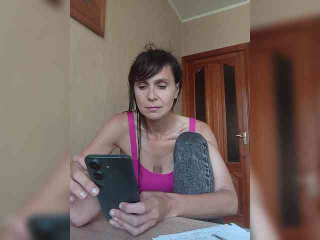 Hellenalonenochka webcam