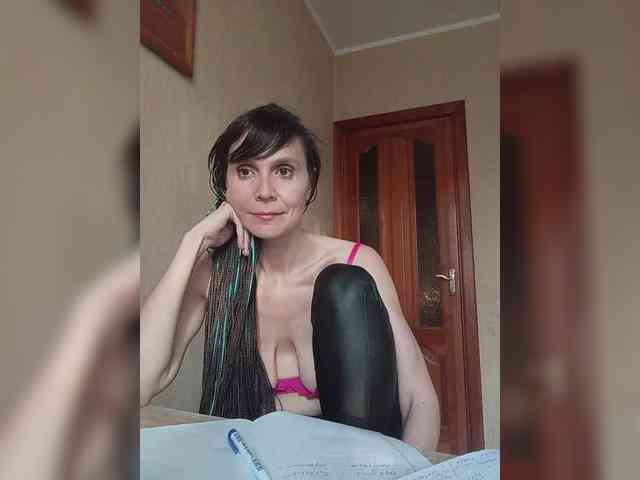 Hellenalonenochka webcam