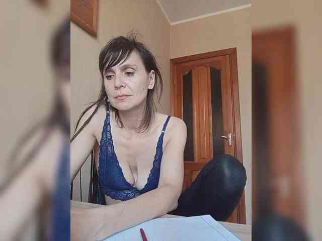 Hellenalonenochka webcam