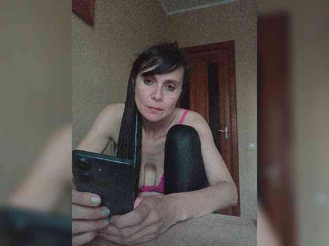 Hellenalonenochka webcam