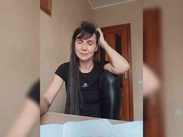 Hellenalonenochka webcam