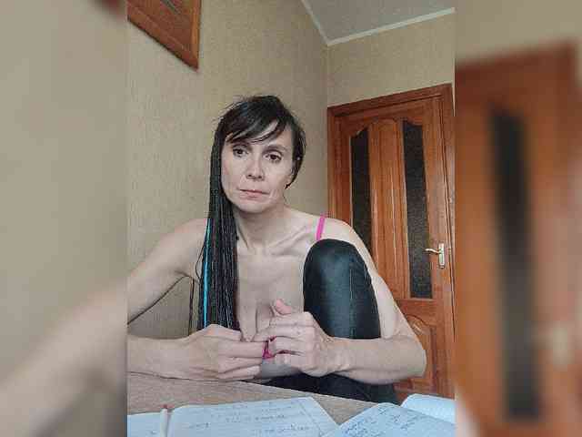 Hellenalonenochka webcam