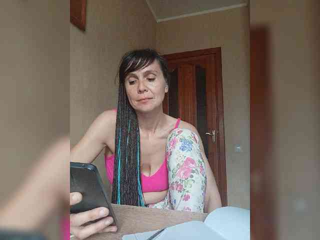 Hellenalonenochka webcam