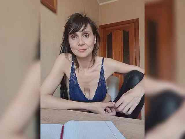 Hellenalonenochka webcam