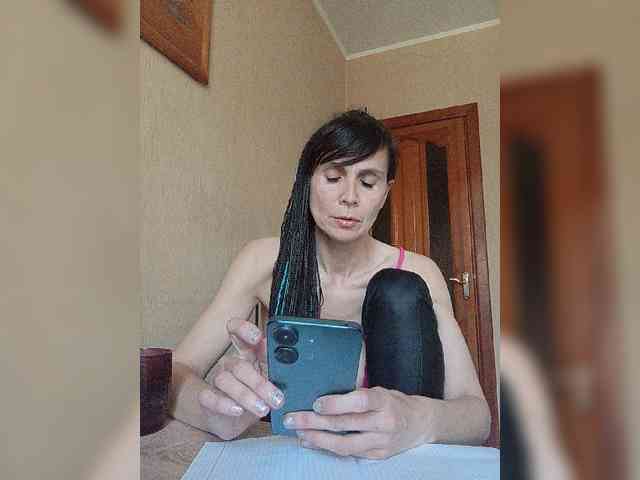 Hellenalonenochka webcam