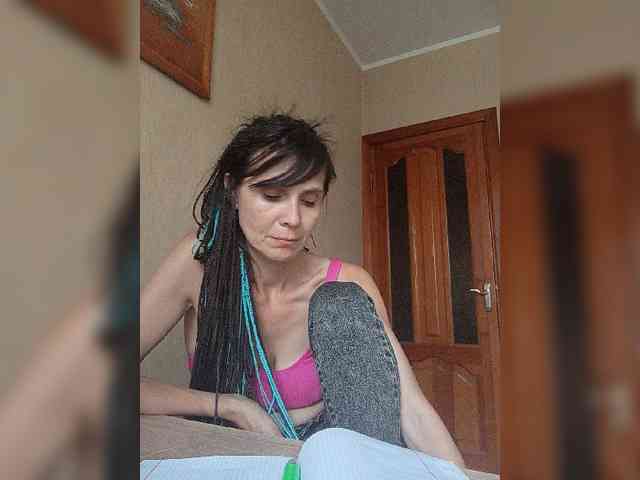 Hellenalonenochka webcam
