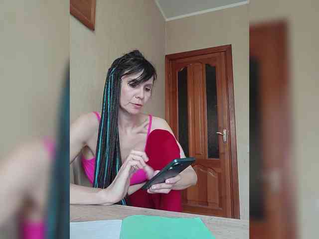 Hellenalonenochka webcam