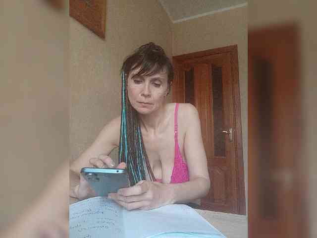 Hellenalonenochka webcam