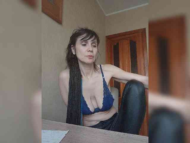 Hellenalonenochka webcam