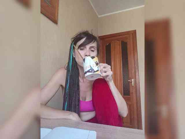 Hellenalonenochka webcam