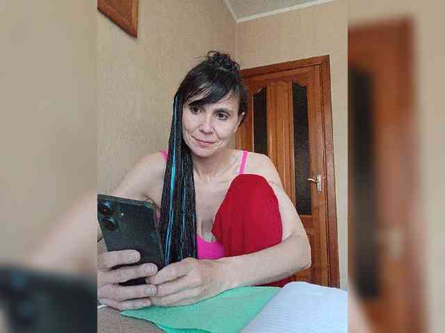 Hellenalonenochka webcam
