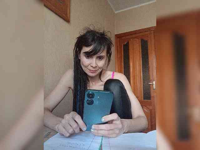 Hellenalonenochka webcam