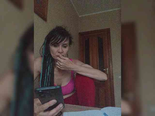 Hellenalonenochka webcam