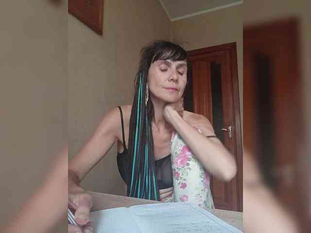 Hellenalonenochka webcam