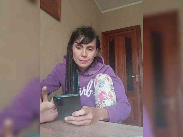 Hellenalonenochka webcam