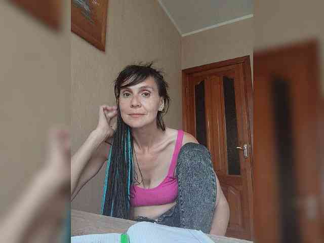 Hellenalonenochka webcam
