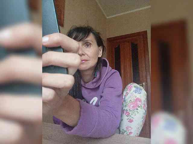 Hellenalonenochka webcam