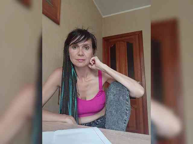 Hellenalonenochka webcam