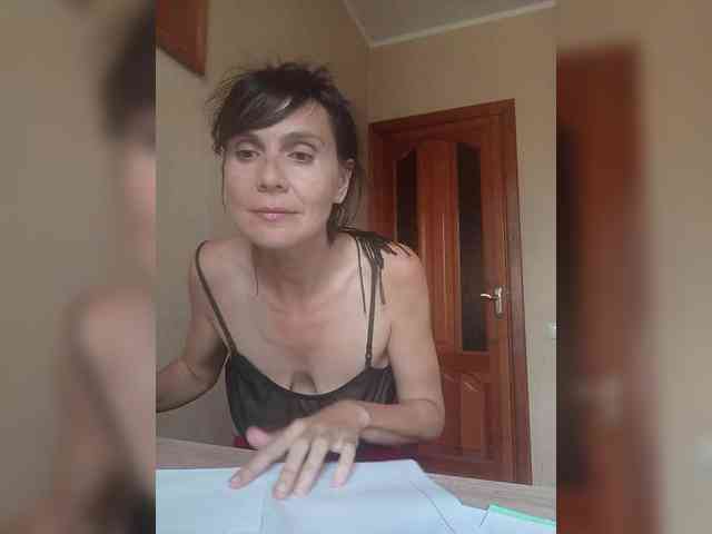 Hellenalonenochka webcam