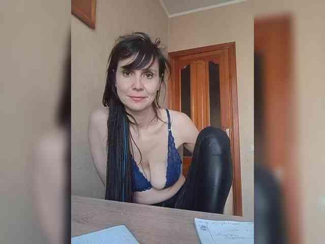 Hellenalonenochka webcam