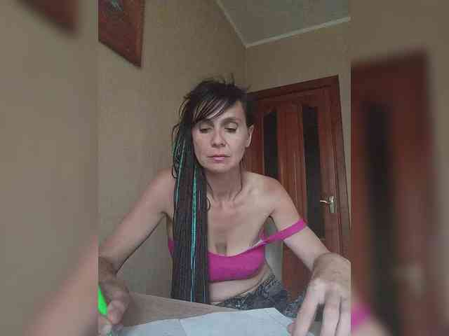 Hellenalonenochka webcam